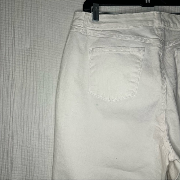 Gloria Vanderbilt Women's Mid Rise Jordyn CAPRI JEANS White Rhinestones NWT 16 - Picture 10 of 16
